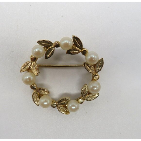 Vintage Brooch Gold Tone Leaf Imitation Pearl Wreath 1.25" Pin - Picture 4 of 11